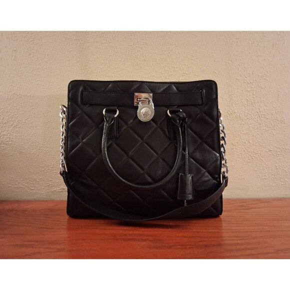 Michael Kors Large Hamilton Quilted Shoulder Bag Handbag Leather Lock &Key Black - Picture 2 of 5